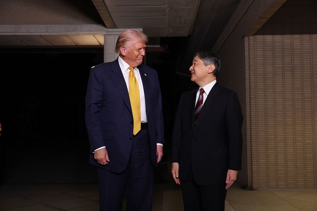2025年10月27日,美國總統特朗普抵達東京王宮會晤日本德仁天王。 (Issei Kato – Pool/Getty Images)