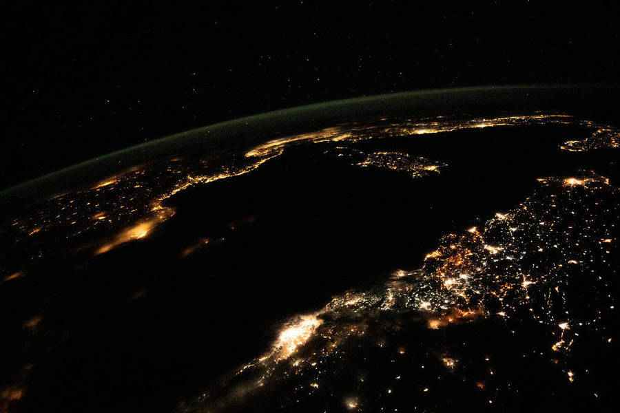 太空人拍到地中海夜景：燈火輝煌燦爛