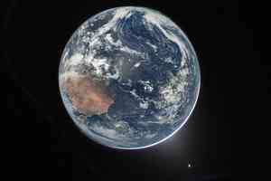 太空人脫離地球飛向月球 NASA發布首批照片