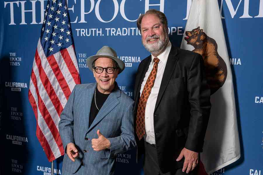 美知名喜劇演員：《大紀元》是照亮前方的燈塔