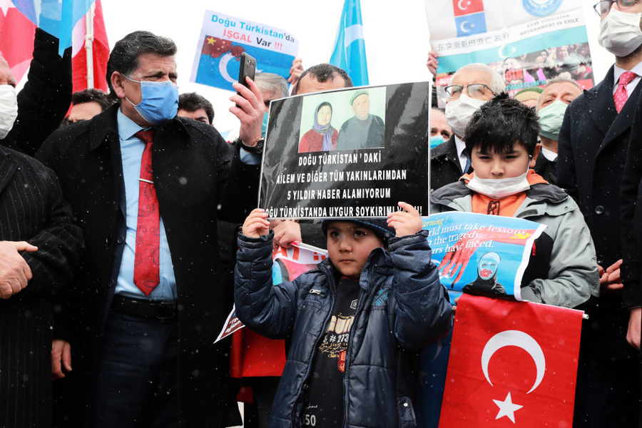 王毅出訪土耳其 當地維吾爾人抗議