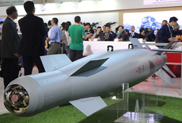 2018年11月，中共兵器工業集團在第十二屆中國國際航空航天博覽會（珠海航展）上展出的YL-5激光制導炸彈。（網絡截圖）