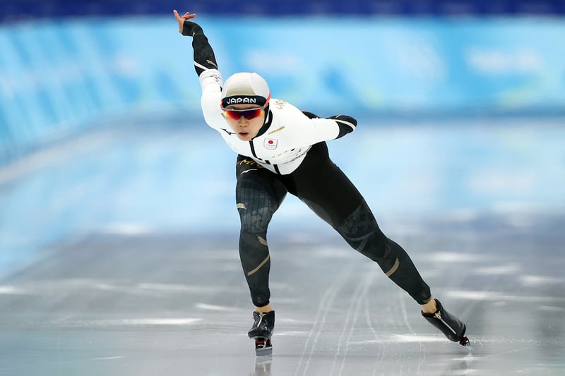 日本女子競速滑冰選手高木美帆2022年2月17日在北京冬奧女子1,000米競速滑冰項目奪金，這是高木在北京冬奧的第4面獎牌，也是首度在個人項目奪得金牌。 （Photo by Dean Mouhtaropoulos/Getty Images）