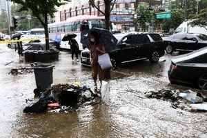 南韓首都圈遇80年來最大暴雨 致11死8失蹤