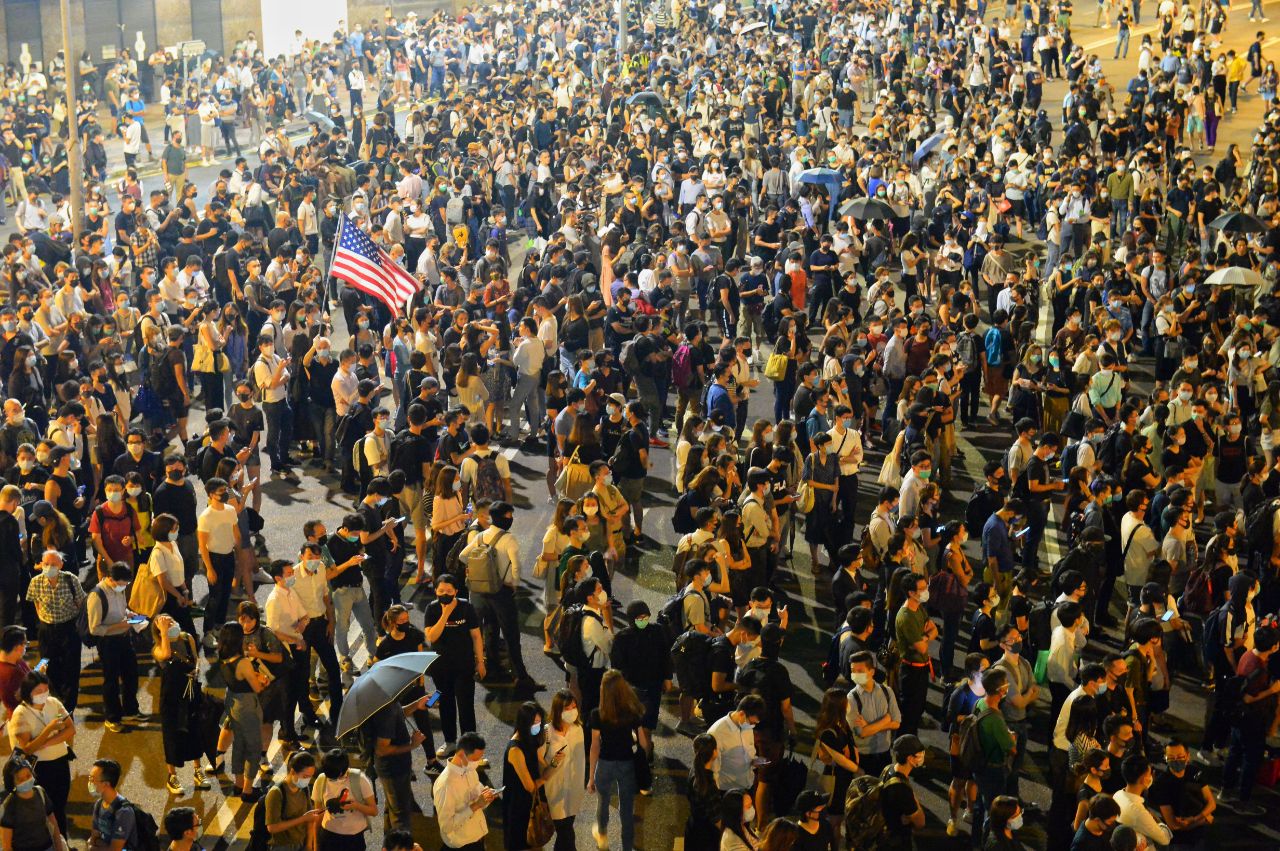 2019年10月4日晚，香港民眾已遊行到金鐘夏愨道。（宋碧龍／大紀元） 