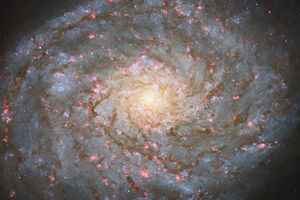 哈勃望遠鏡拍到一個寶石般璀璨的螺旋星系