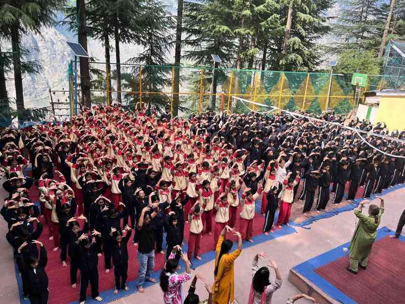 法輪功洪傳至喜馬拉雅山區學校 師生歡迎