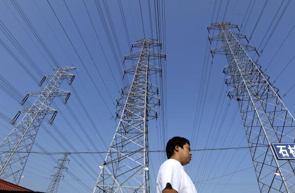 大陸電價上漲，企業生產成本攀升。（LIU JIN/AFP/Getty Images）