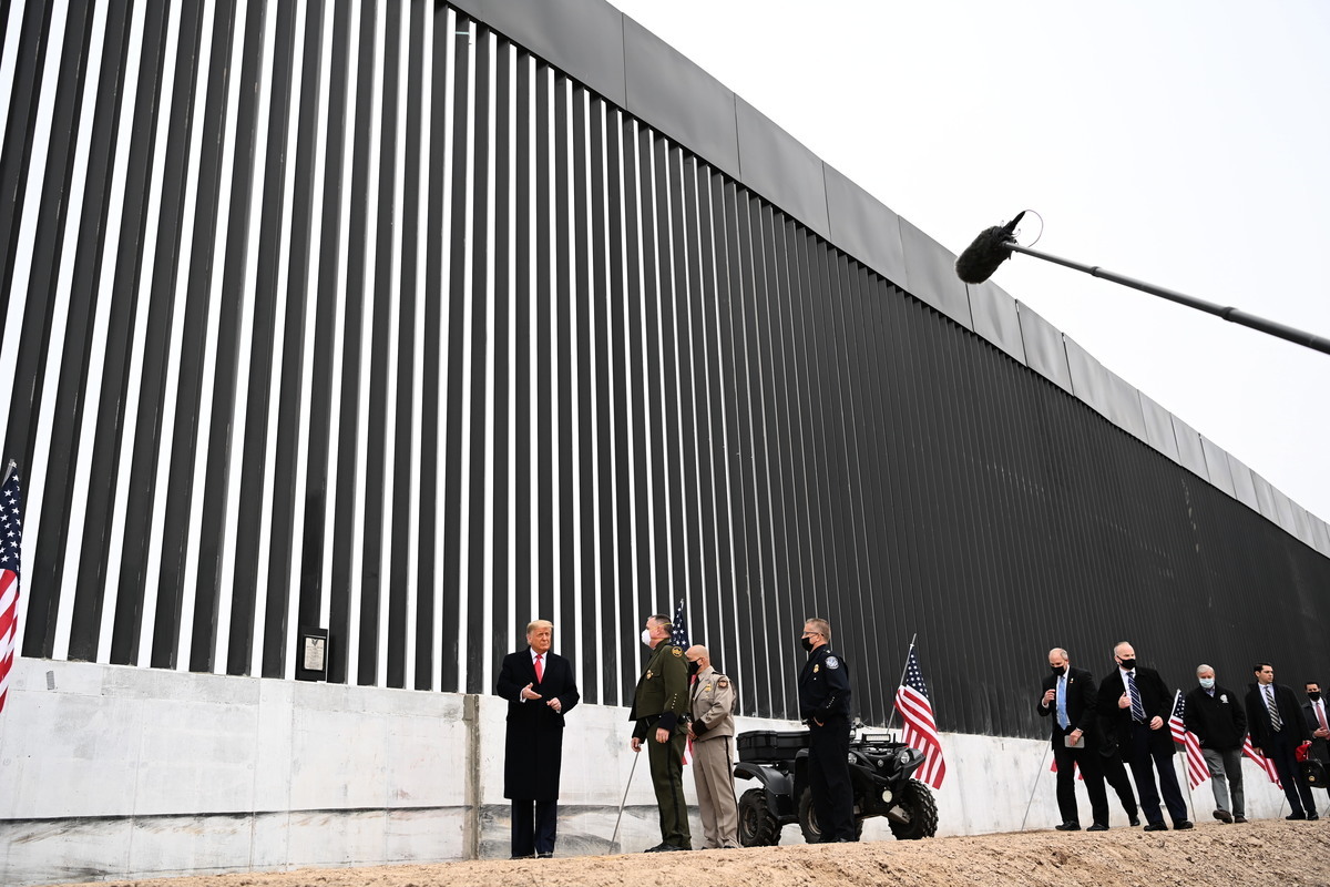 美墨邊境牆是前總統特朗普在任期間阻止非法移民的優先事項。共和黨表示，如果明年奪回眾議院控制權，將會繼續建牆。（MANDEL NGAN/AFP via Getty Images）