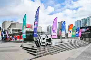 大陸女士：神韻非常了不起 法輪功令人敬佩