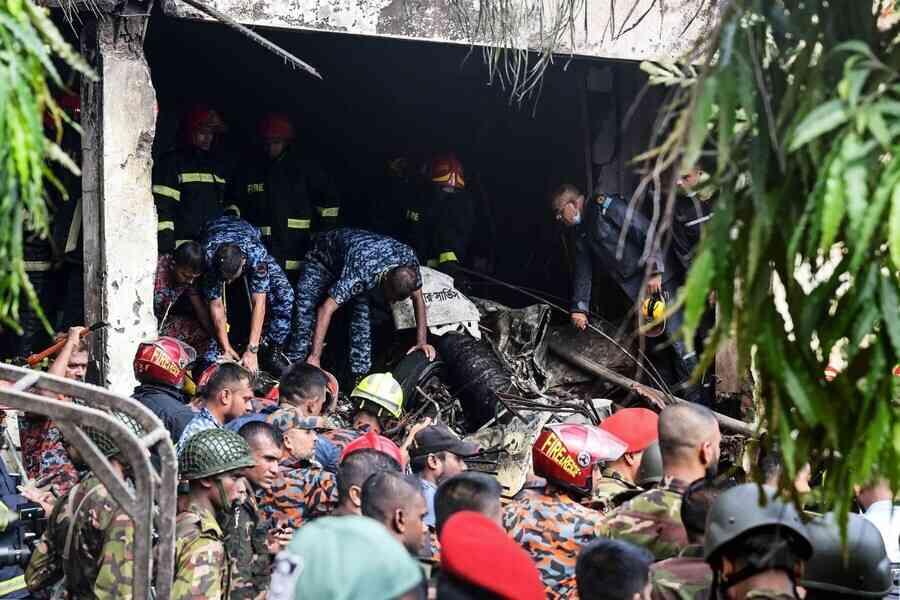 孟加拉中國產軍機墜毀 至少19死逾百傷