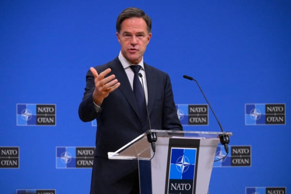 2024年12月3日,北約秘書長呂特(Mark Rutte)在布魯塞爾的北約總部舉行記者會。(JOHN THYS / AFP)