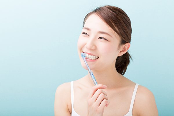 刷牙時要避免這兩個常見錯誤 以免牙齒變黃