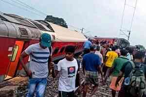 印度發生火車脫軌事故 2死20人傷