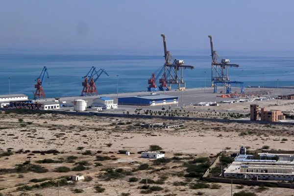 2013年2月12日，巴基斯坦瓜達爾（Gwadar）港正在建設中。中共政權擁有該港口40年的管理權。（Behram Baloch/AFP/Getty Images）