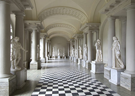 「古斯塔夫三世古物博物館」展示超過200件雕塑作品。博物館於1794年開放，雕塑的陳列與擺設依舊維持原貌。 （Alexis Daflos/Kungl. Hovstaterna）