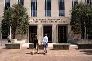 特朗普政府提告 要中企「隨銳」剝離美通訊公司