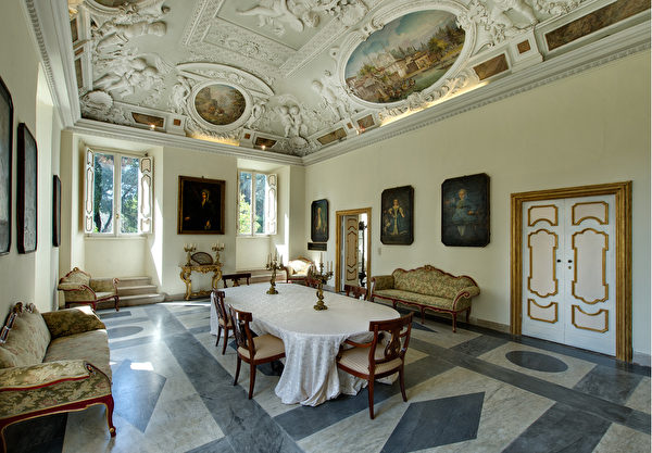 奧羅拉別墅（The Villa Aurora）一間屋內的天花板上裝飾著精緻的壁畫和浮雕。（HSH Princess Rita Boncompagni Ludovisi提供）
