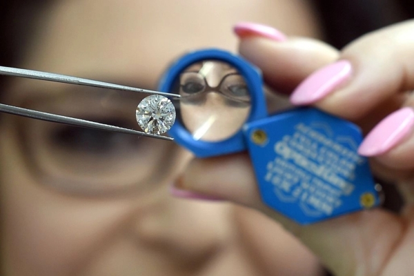 一克拉僅3500元 中國人造鑽石價格已經腰斬