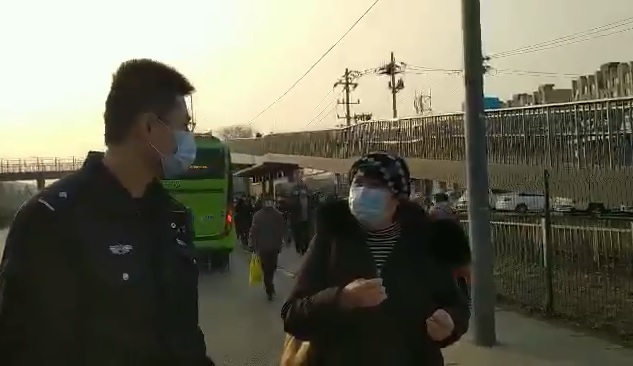 黑龍江在京訪民楊浩1月21日在北京房山區被警察帶走，現被刑拘。（受訪者提供／影片截圖）