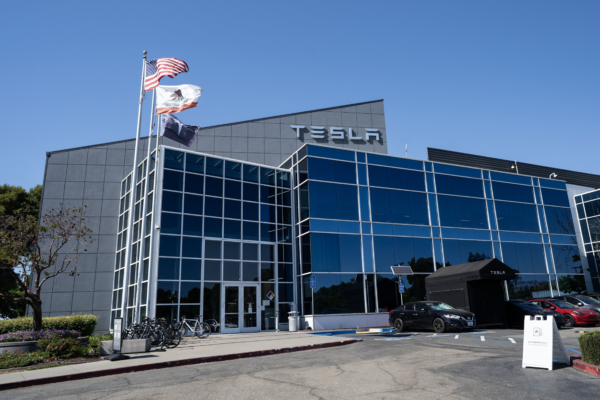 消息：Tesla開始剔除美製汽車的中國零件