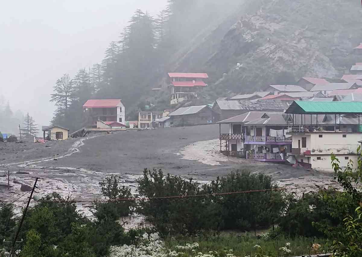 2025年8月5日,在印度北阿坎德邦發生大規模泥石流後,旅遊勝地達拉利村(Dharali)的大量房屋、民宿和酒店被沖毀。(Uttarakhand’s State Disaster Response Force/AFP)