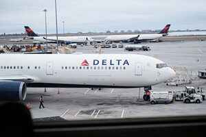 Delta一航班因飛機餐變質緊急改道迫降紐約
