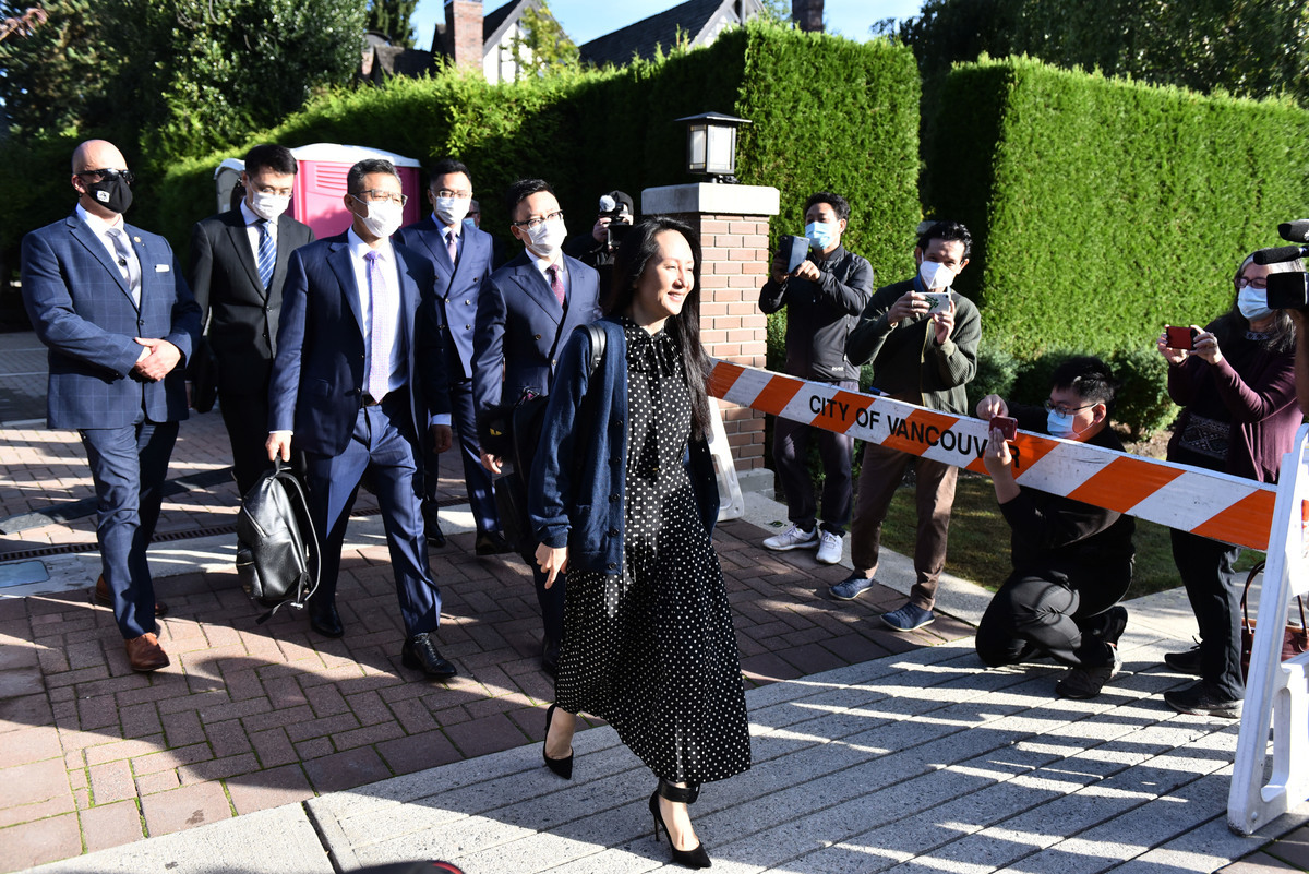 圖為2021年9月24日，在加拿大溫哥華，華為財務總監孟晚舟離開溫哥華的家，參加她的引渡聽證會。（DON MACKINNON/AFP via Getty Images）