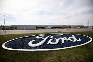 美國汽車工會與Ford達成臨時協議 結束罷工
