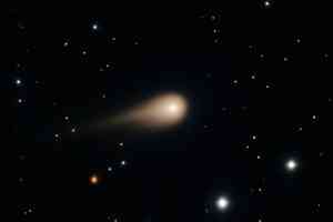 彗星近距離接觸太陽後罕見放金光 堪稱奇蹟