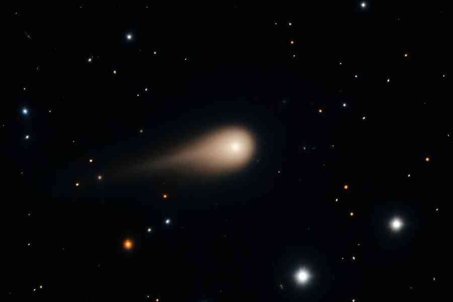 彗星近距離接觸太陽後罕見放金光 堪稱奇蹟