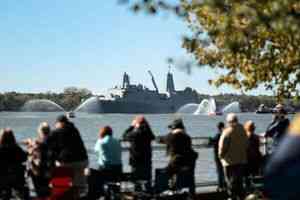 美海軍與陸戰隊艦隊巡遊 慶祝建軍250周年