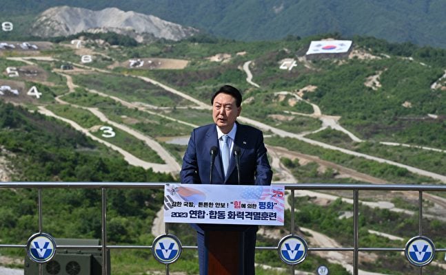 South Korean President Yoon Suk Yeol delivers a speech after a South Korea-US joint military drill at Seungjin Fire Training Field in Pocheon on June 15, 2023.（Photo by JUNG YEON-JE / POOL / AFP） （Photo by JUNG YEON-JE/POOL/AFP via Getty Images）