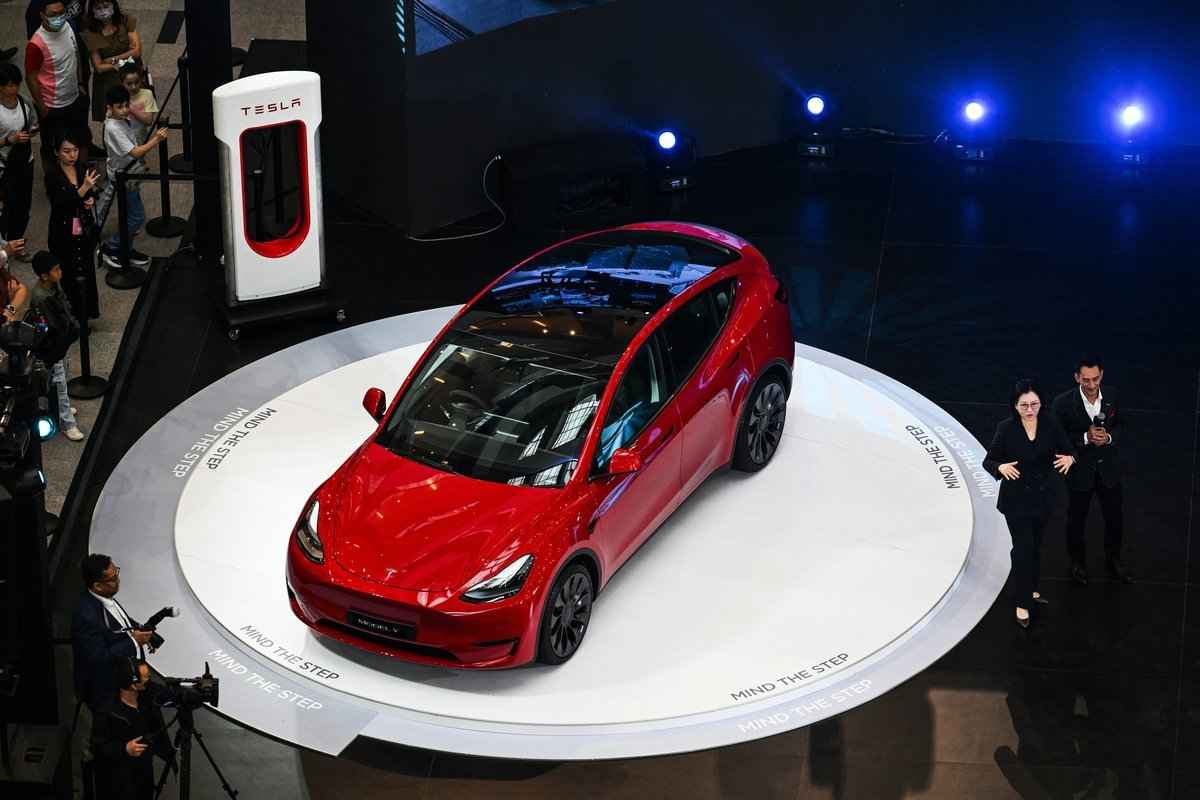 2023年10月1日，美國電動汽車巨頭Tesla在中國推出升級版Model Y。圖為2023年7月20日，Tesla的Model Y首度在馬來西亞吉隆坡亮相。（Mohd Rasfan/AFP）