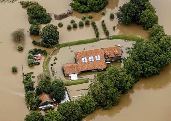 荷蘭也遭到暴雨襲擊。（ REMKO DE WAAL/ANP/AFP via Getty Images）