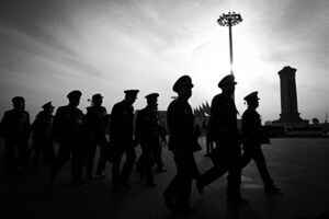 王友群：何衛東等被清洗 誰在背後主導？