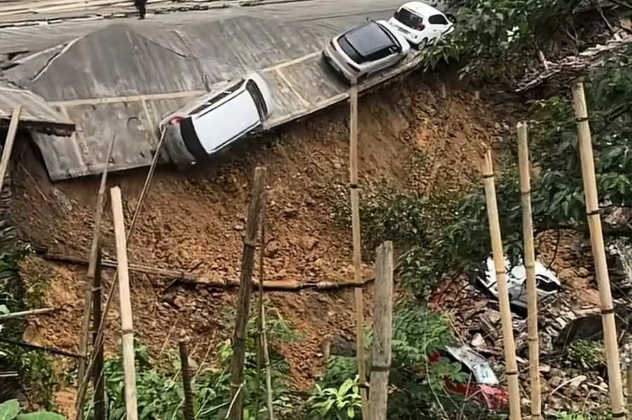 廣西柳州一公路坍塌 數量轎車滾落