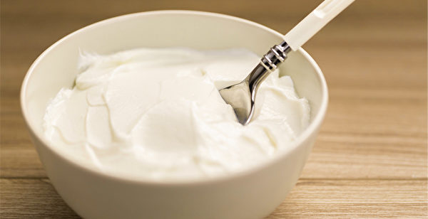 乳酪（yogurt，又譯乳酪）走進人們的飲食中，已有數千年的歷史了。（Shutterstock）