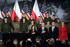彭斯訪波蘭 參觀奧斯威辛 促中東和平