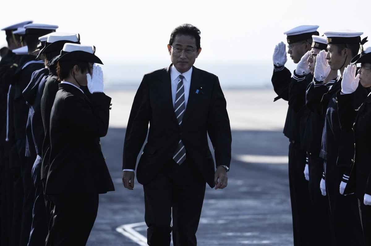 2022年11月6日，日本相模灣（Sagami Bay），日本首相岸田文雄出席紀念日本海上自衛隊成立70周年的國際艦隊檢閱儀式。 （Issei Kato - Pool/Getty Images）