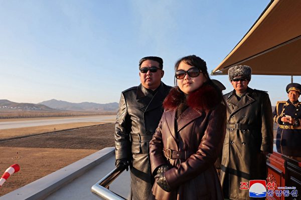 金正恩頻攜女兒在重要場合高調亮相 韓媒分析原因