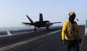 F-35戰機從林肯號航母升空襲伊朗（有片）