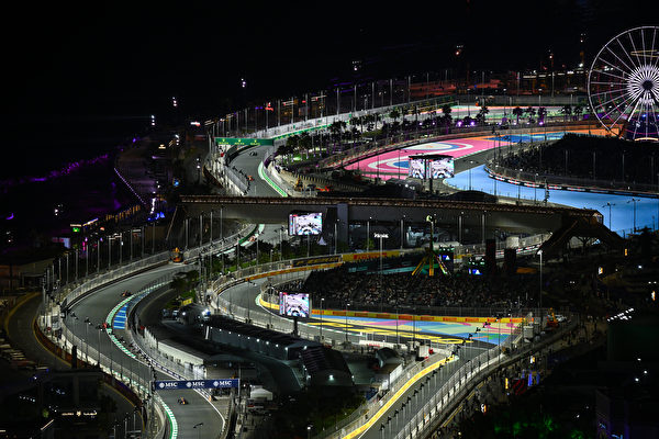 2024年3月9日,F1新賽季第二站——沙特大獎賽在吉達賽道舉行。沙特的吉達濱海賽道是以吉達市的主要幹道組合而成的封街賽道,是F1史上平均速度最快的封街賽道。(Clive Mason/Getty Images)