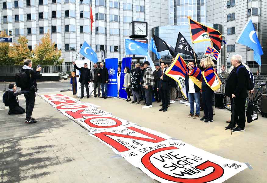 港人及多個團體柏林中使館前集會 抗議中共威脅世界和平