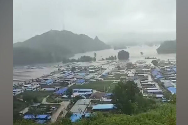 遭遇強降雨 遼寧建昌通訊中斷 多個村鎮被淹