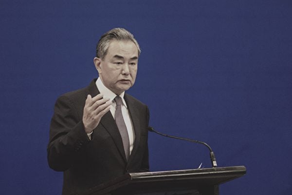 圖為2022年5月30日，中共外長王毅出席太平洋島國部長會議。（Leon Lord/AFP via Getty Images）
