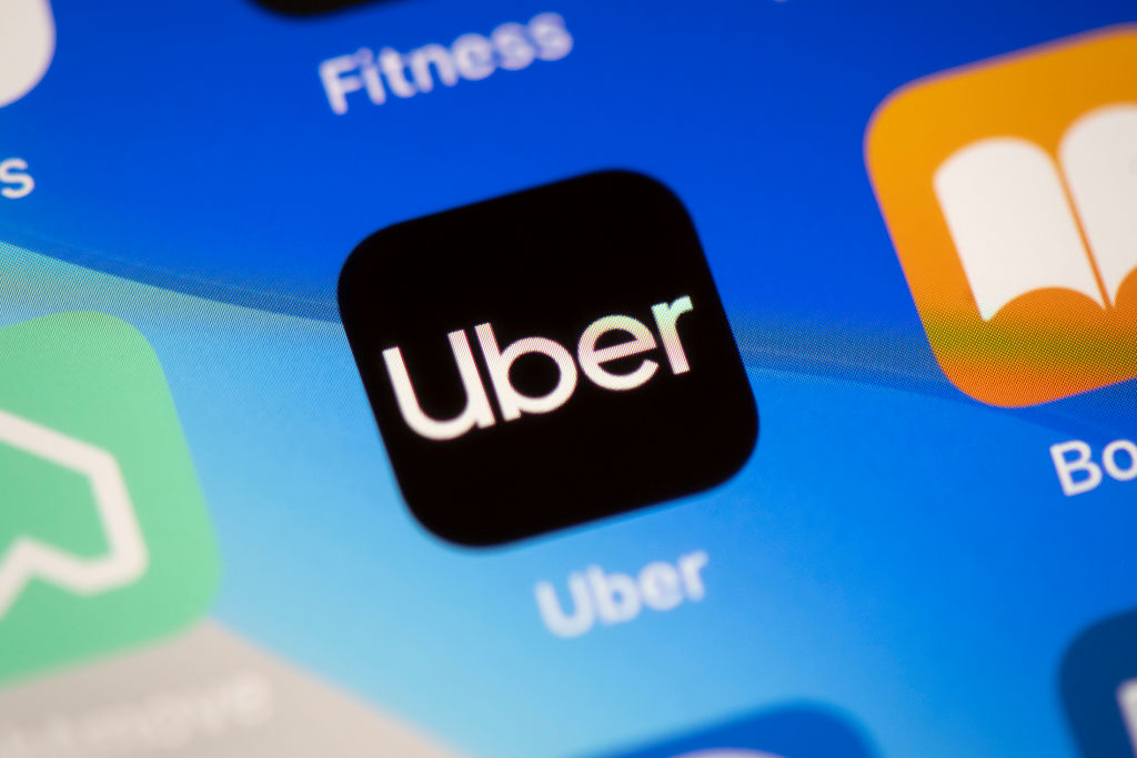 Uber將其在英國倫敦的預約召車價格提升了10%，以吸引更多司機為其工作，從而滿足當前不斷擴大的需求。（Matthew Horwood/Getty Images）