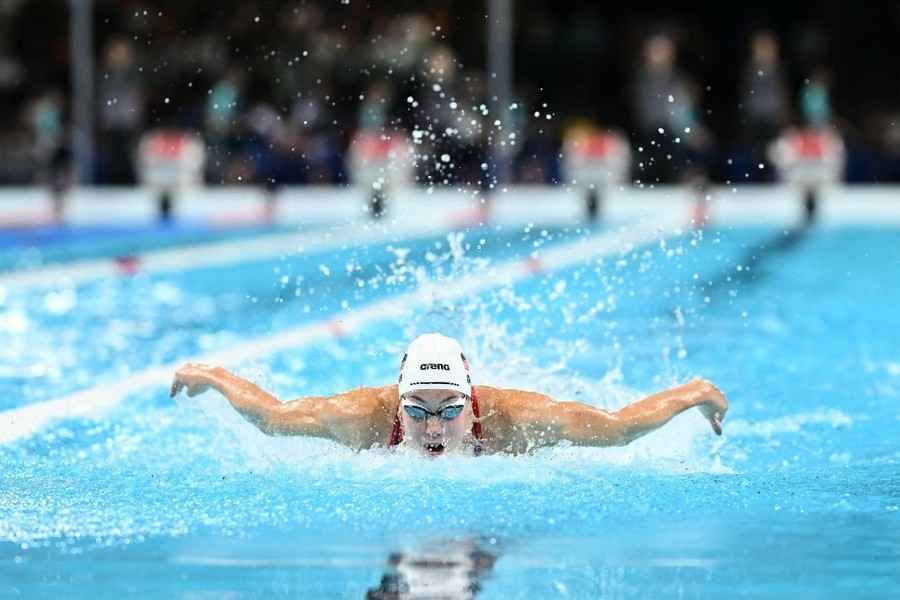 巴黎奧運 | 美國21歲選手打破100米女子蝶泳奧運紀錄