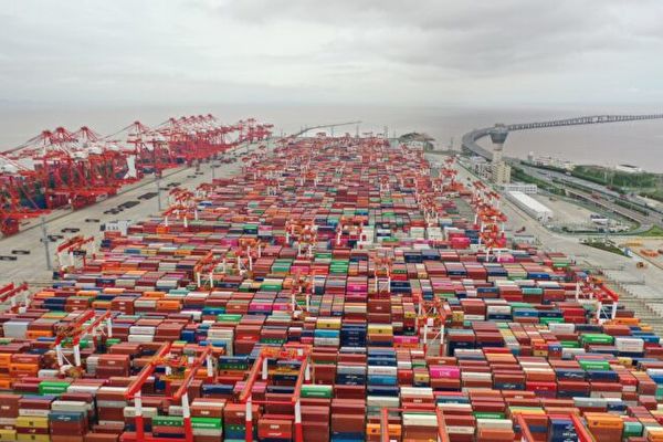 空貨櫃堆滿碼頭 中國到洛杉磯運費暴跌
