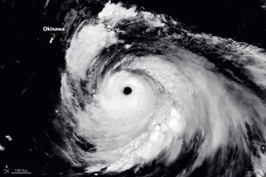 「海神」迫八百萬人疏散 或成日本史上最強颱風